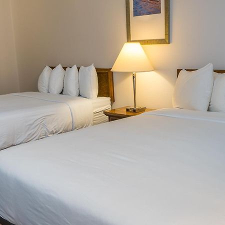 Traveler'S Inn Юрика Спрингс Экстерьер фото