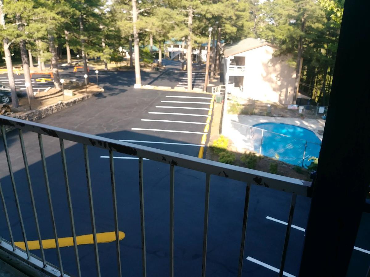 Traveler'S Inn Юрика Спрингс Экстерьер фото